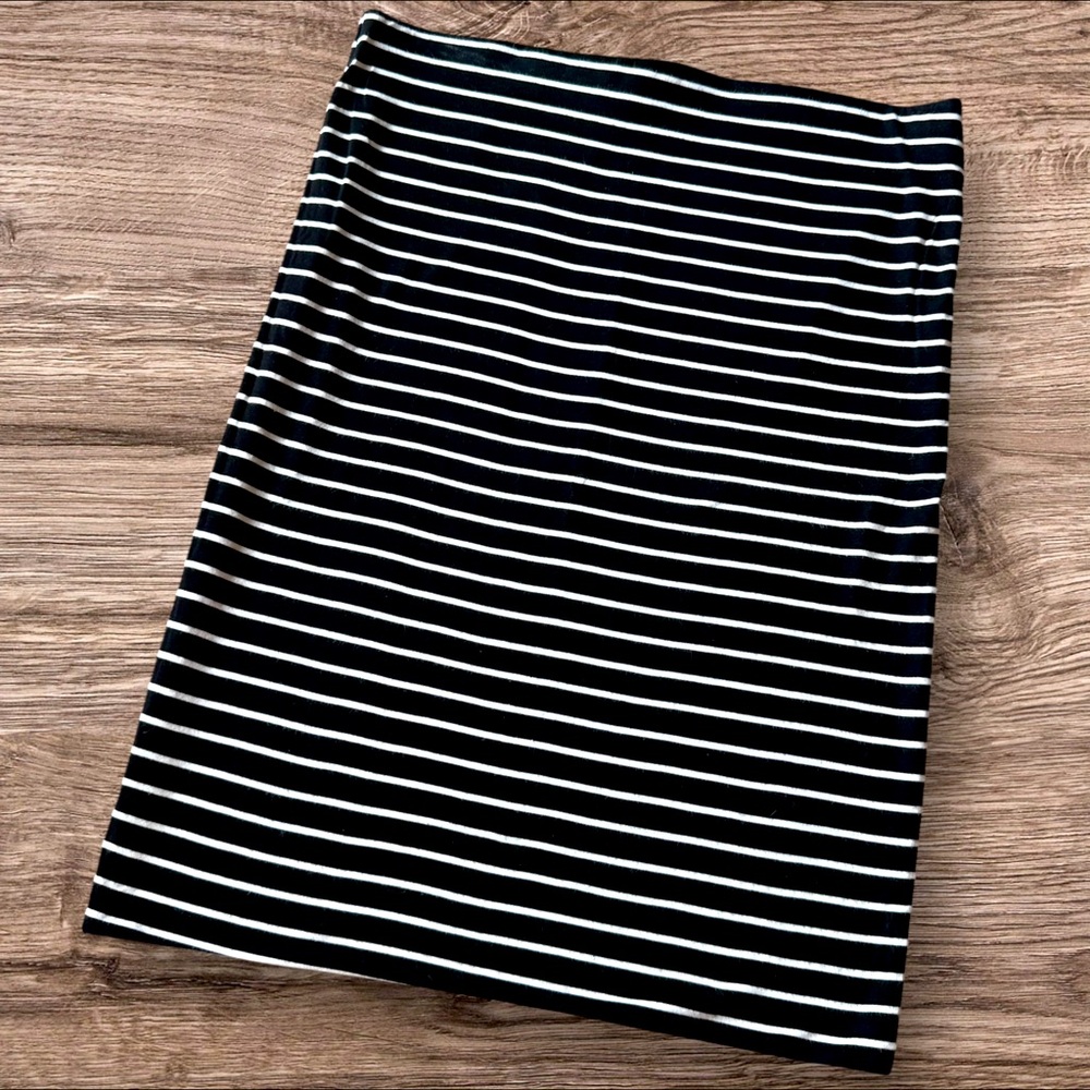 Stretchy cotton skirt